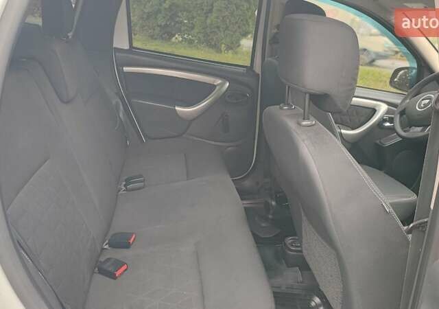 Белый Дачия Duster, объемом двигателя 1.5 л и пробегом 186 тыс. км за 9950 $, фото 11 на Automoto.ua