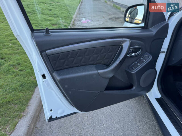 Білий Дачія Duster, об'ємом двигуна 1.6 л та пробігом 203 тис. км за 9950 $, фото 13 на Automoto.ua
