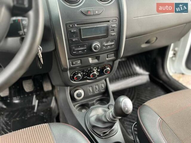 Белый Дачия Duster, объемом двигателя 1.6 л и пробегом 220 тыс. км за 10600 $, фото 14 на Automoto.ua