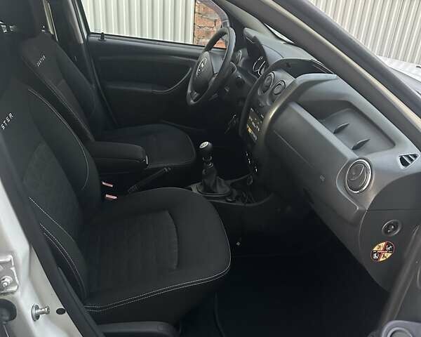 Белый Дачия Duster, объемом двигателя 1.5 л и пробегом 170 тыс. км за 10800 $, фото 23 на Automoto.ua