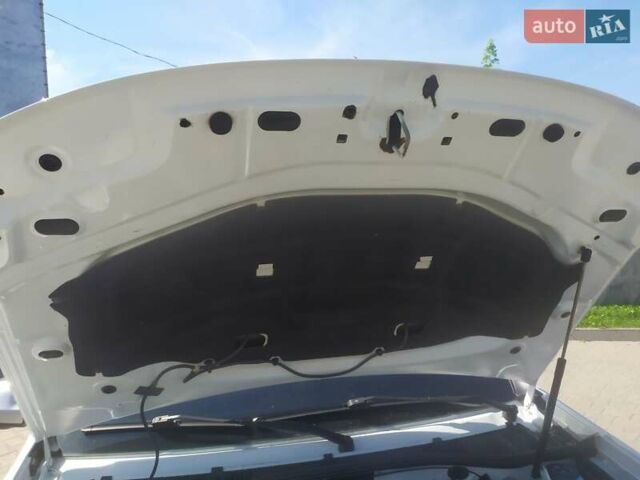 Белый Дачия Duster, объемом двигателя 1.2 л и пробегом 85 тыс. км за 8500 $, фото 12 на Automoto.ua