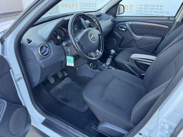 Білий Дачія Duster, об'ємом двигуна 1.6 л та пробігом 203 тис. км за 9950 $, фото 8 на Automoto.ua
