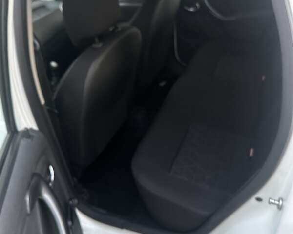 Белый Дачия Duster, объемом двигателя 1.5 л и пробегом 170 тыс. км за 10800 $, фото 27 на Automoto.ua