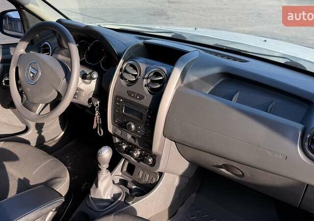 Белый Дачия Duster, объемом двигателя 1.46 л и пробегом 180 тыс. км за 10000 $, фото 4 на Automoto.ua