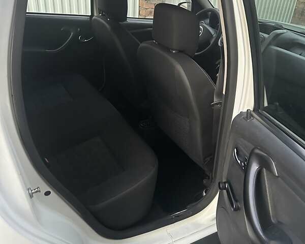 Белый Дачия Duster, объемом двигателя 1.5 л и пробегом 170 тыс. км за 10800 $, фото 20 на Automoto.ua