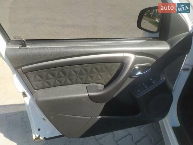 Белый Дачия Duster, объемом двигателя 1.2 л и пробегом 85 тыс. км за 8500 $, фото 28 на Automoto.ua