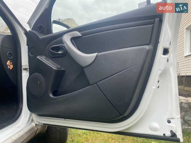 Белый Дачия Duster, объемом двигателя 1.5 л и пробегом 263 тыс. км за 9800 $, фото 8 на Automoto.ua