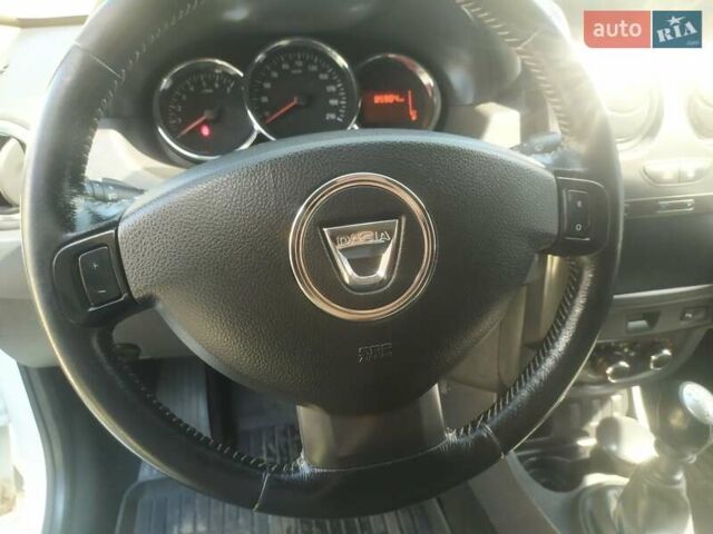 Белый Дачия Duster, объемом двигателя 1.2 л и пробегом 85 тыс. км за 8500 $, фото 32 на Automoto.ua