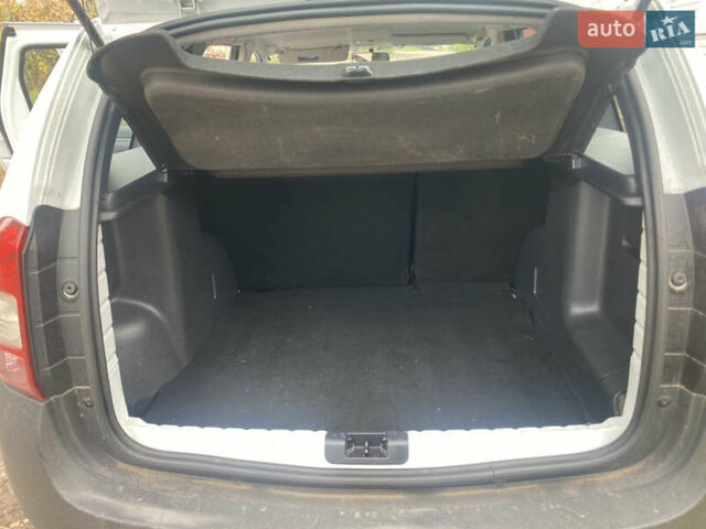 Белый Дачия Duster, объемом двигателя 1.5 л и пробегом 263 тыс. км за 9800 $, фото 12 на Automoto.ua