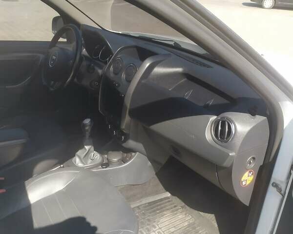 Белый Дачия Duster, объемом двигателя 1.2 л и пробегом 85 тыс. км за 8500 $, фото 17 на Automoto.ua