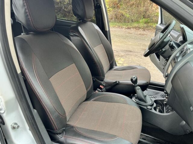 Білий Дачія Duster, об'ємом двигуна 1.6 л та пробігом 219 тис. км за 10700 $, фото 17 на Automoto.ua