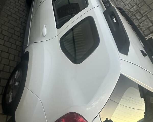 Белый Дачия Duster, объемом двигателя 1.5 л и пробегом 170 тыс. км за 10800 $, фото 12 на Automoto.ua