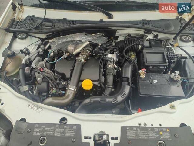 Белый Дачия Duster, объемом двигателя 1.5 л и пробегом 200 тыс. км за 9500 $, фото 8 на Automoto.ua