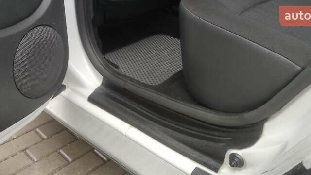 Білий Дачія Duster, об'ємом двигуна 1.46 л та пробігом 280 тис. км за 12000 $, фото 12 на Automoto.ua