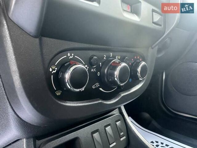 Білий Дачія Duster, об'ємом двигуна 1.6 л та пробігом 172 тис. км за 10650 $, фото 37 на Automoto.ua