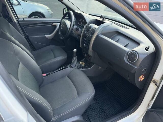 Білий Дачія Duster, об'ємом двигуна 1.6 л та пробігом 259 тис. км за 7700 $, фото 13 на Automoto.ua