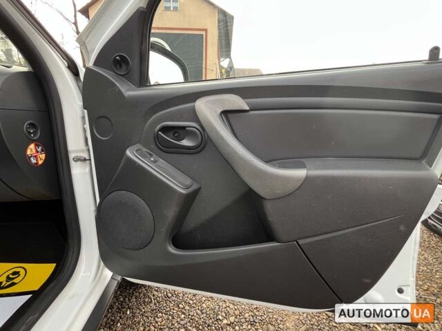 Белый Дачия Duster, объемом двигателя 1.5 л и пробегом 152 тыс. км за 9999 $, фото 19 на Automoto.ua