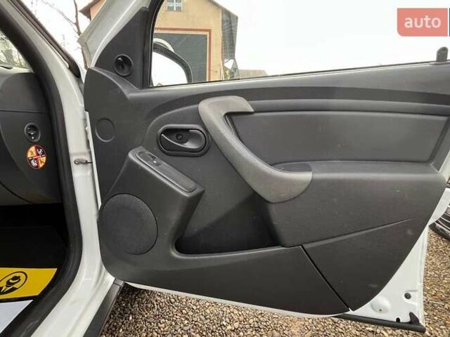 Белый Дачия Duster, объемом двигателя 1.5 л и пробегом 152 тыс. км за 9500 $, фото 19 на Automoto.ua