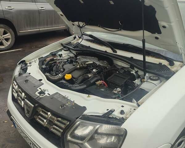 Белый Дачия Duster, объемом двигателя 1.5 л и пробегом 200 тыс. км за 9500 $, фото 3 на Automoto.ua