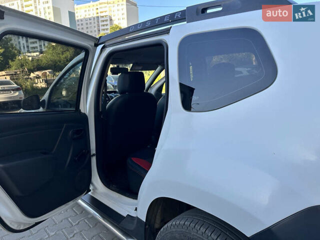 Белый Дачия Duster, объемом двигателя 1.5 л и пробегом 127 тыс. км за 9300 $, фото 3 на Automoto.ua