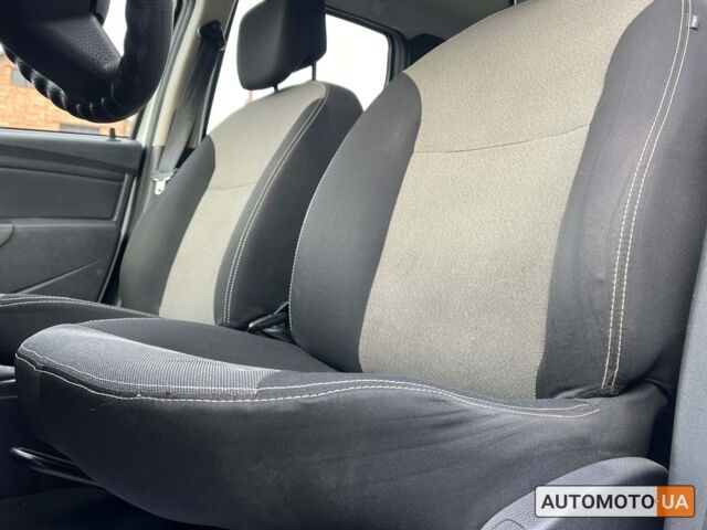Белый Дачия Duster, объемом двигателя 1.5 л и пробегом 152 тыс. км за 9999 $, фото 9 на Automoto.ua