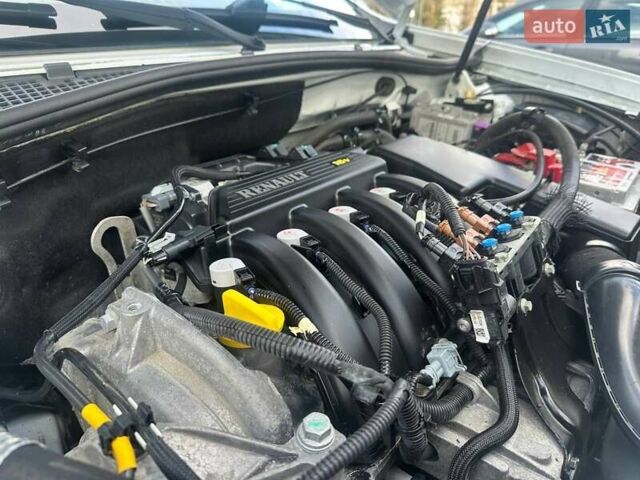 Білий Дачія Duster, об'ємом двигуна 1.6 л та пробігом 172 тис. км за 10650 $, фото 83 на Automoto.ua