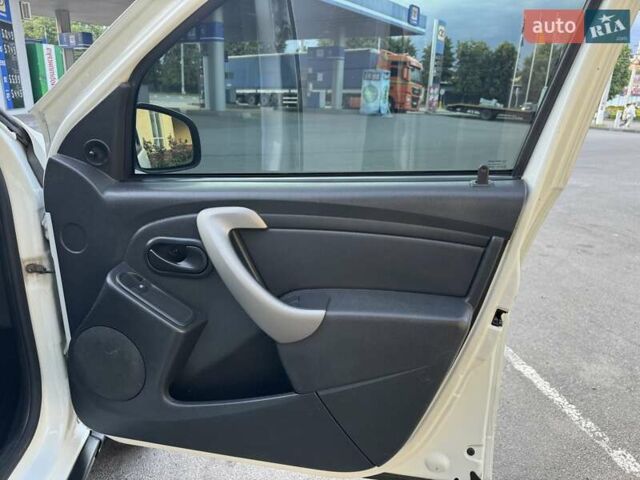 Білий Дачія Duster, об'ємом двигуна 1.6 л та пробігом 259 тис. км за 7700 $, фото 14 на Automoto.ua