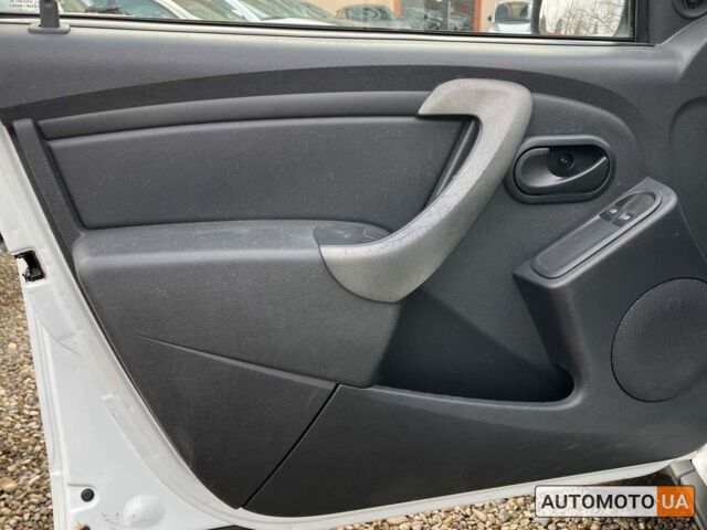 Белый Дачия Duster, объемом двигателя 1.5 л и пробегом 152 тыс. км за 9999 $, фото 7 на Automoto.ua