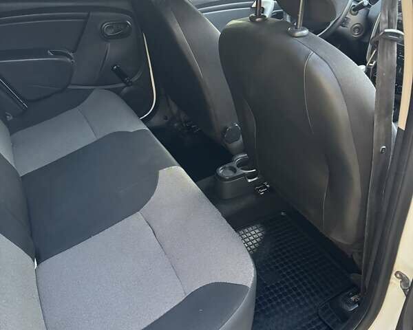 Білий Дачія Duster, об'ємом двигуна 1.6 л та пробігом 259 тис. км за 7700 $, фото 18 на Automoto.ua