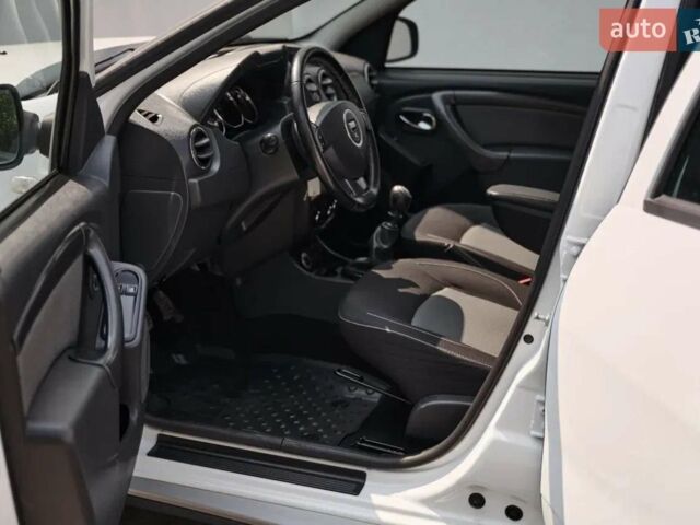 Белый Дачия Duster, объемом двигателя 1.6 л и пробегом 141 тыс. км за 9000 $, фото 13 на Automoto.ua