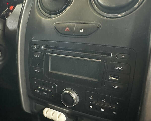 Белый Дачия Duster, объемом двигателя 1.6 л и пробегом 180 тыс. км за 9499 $, фото 19 на Automoto.ua