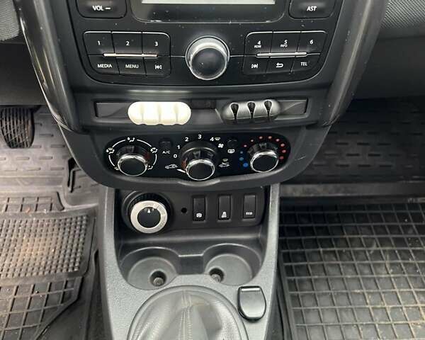 Белый Дачия Duster, объемом двигателя 1.6 л и пробегом 179 тыс. км за 9700 $, фото 11 на Automoto.ua