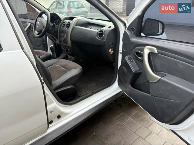 Белый Дачия Duster, объемом двигателя 1.6 л и пробегом 161 тыс. км за 9399 $, фото 10 на Automoto.ua