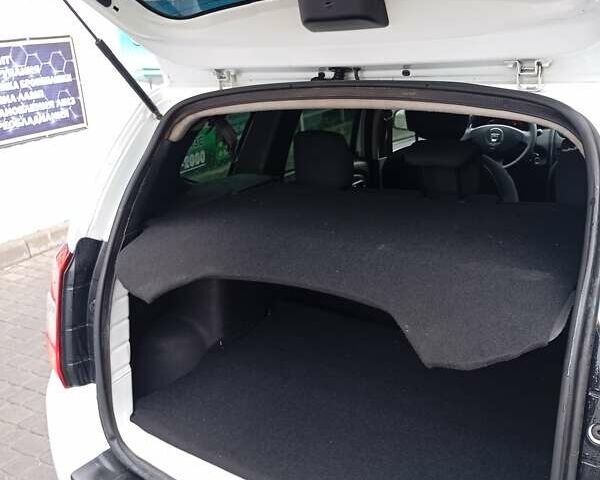 Белый Дачия Duster, объемом двигателя 1.6 л и пробегом 219 тыс. км за 9100 $, фото 6 на Automoto.ua