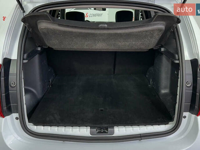 Белый Дачия Duster, объемом двигателя 1.5 л и пробегом 198 тыс. км за 11950 $, фото 4 на Automoto.ua
