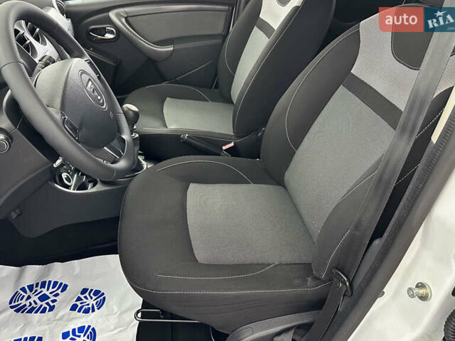 Білий Дачія Duster, об'ємом двигуна 1.5 л та пробігом 198 тис. км за 11950 $, фото 6 на Automoto.ua