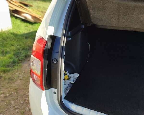 Білий Дачія Duster, об'ємом двигуна 1.5 л та пробігом 230 тис. км за 10500 $, фото 28 на Automoto.ua