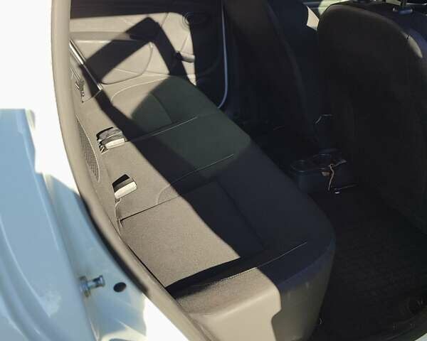 Білий Дачія Duster, об'ємом двигуна 1.5 л та пробігом 230 тис. км за 10500 $, фото 12 на Automoto.ua