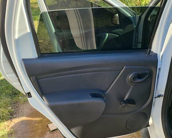 Білий Дачія Duster, об'ємом двигуна 1.5 л та пробігом 230 тис. км за 10500 $, фото 21 на Automoto.ua
