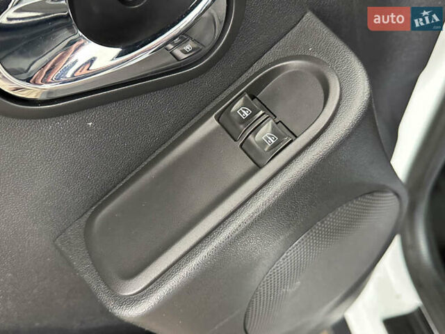 Білий Дачія Duster, об'ємом двигуна 1.5 л та пробігом 198 тис. км за 11950 $, фото 20 на Automoto.ua