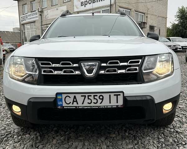 Белый Дачия Duster, объемом двигателя 1.5 л и пробегом 271 тыс. км за 10500 $, фото 1 на Automoto.ua