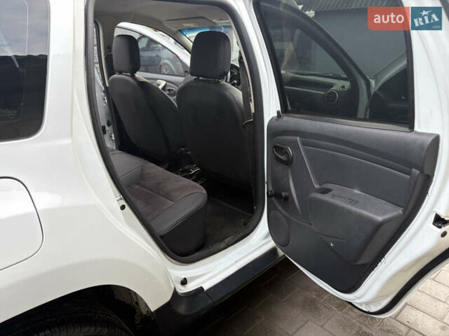 Белый Дачия Duster, объемом двигателя 1.6 л и пробегом 161 тыс. км за 9399 $, фото 11 на Automoto.ua