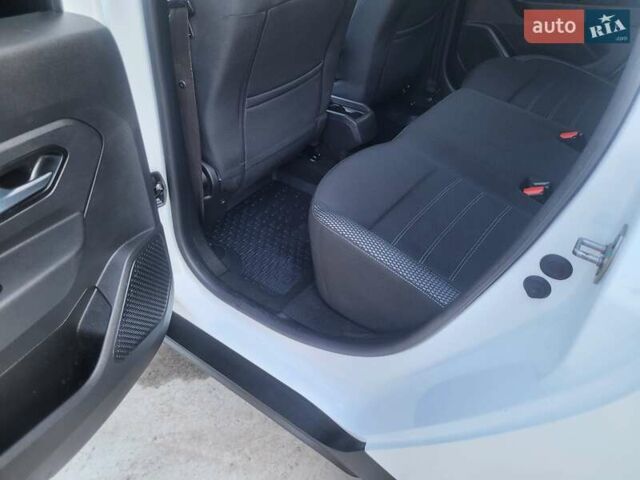 Белый Дачия Duster, объемом двигателя 1.5 л и пробегом 207 тыс. км за 14950 $, фото 53 на Automoto.ua