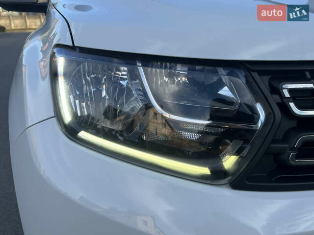 Білий Дачія Duster, об'ємом двигуна 1.5 л та пробігом 184 тис. км за 13600 $, фото 9 на Automoto.ua
