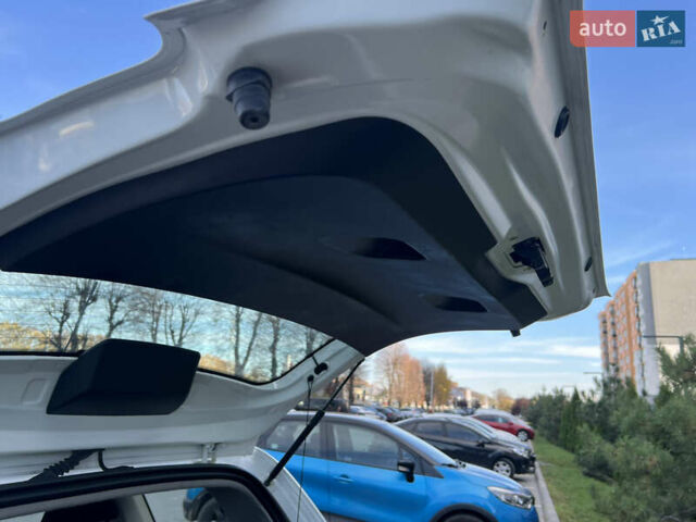 Білий Дачія Duster, об'ємом двигуна 1.5 л та пробігом 184 тис. км за 13600 $, фото 26 на Automoto.ua