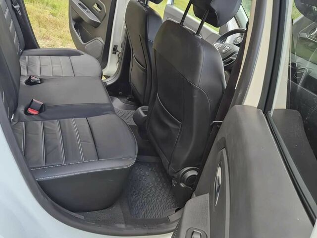 Белый Дачия Duster, объемом двигателя 1.6 л и пробегом 45 тыс. км за 7500 $, фото 10 на Automoto.ua