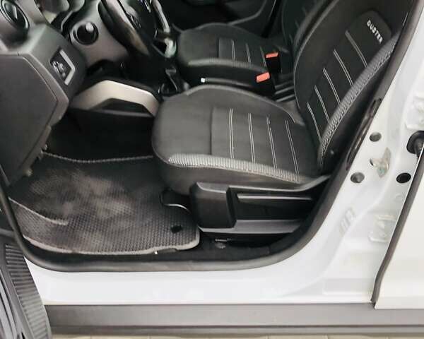 Белый Дачия Duster, объемом двигателя 1.5 л и пробегом 154 тыс. км за 15200 $, фото 18 на Automoto.ua