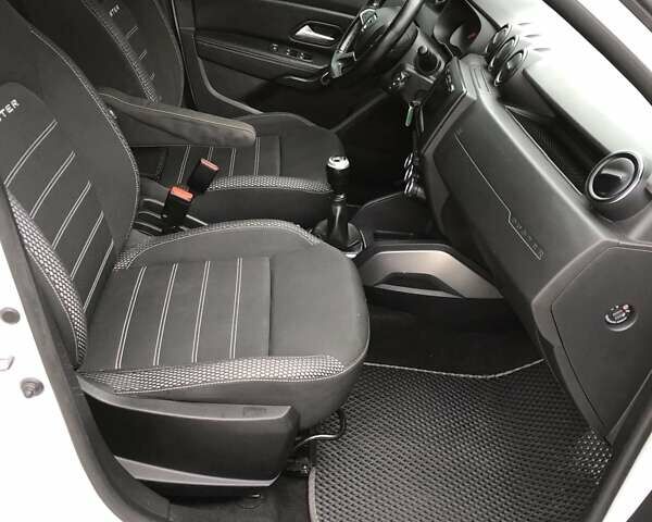 Белый Дачия Duster, объемом двигателя 1.5 л и пробегом 154 тыс. км за 15200 $, фото 40 на Automoto.ua