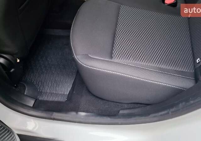 Белый Дачия Duster, объемом двигателя 1.5 л и пробегом 122 тыс. км за 14700 $, фото 25 на Automoto.ua