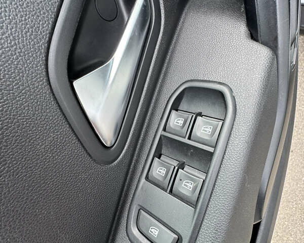 Белый Дачия Duster, объемом двигателя 1.5 л и пробегом 148 тыс. км за 17900 $, фото 19 на Automoto.ua